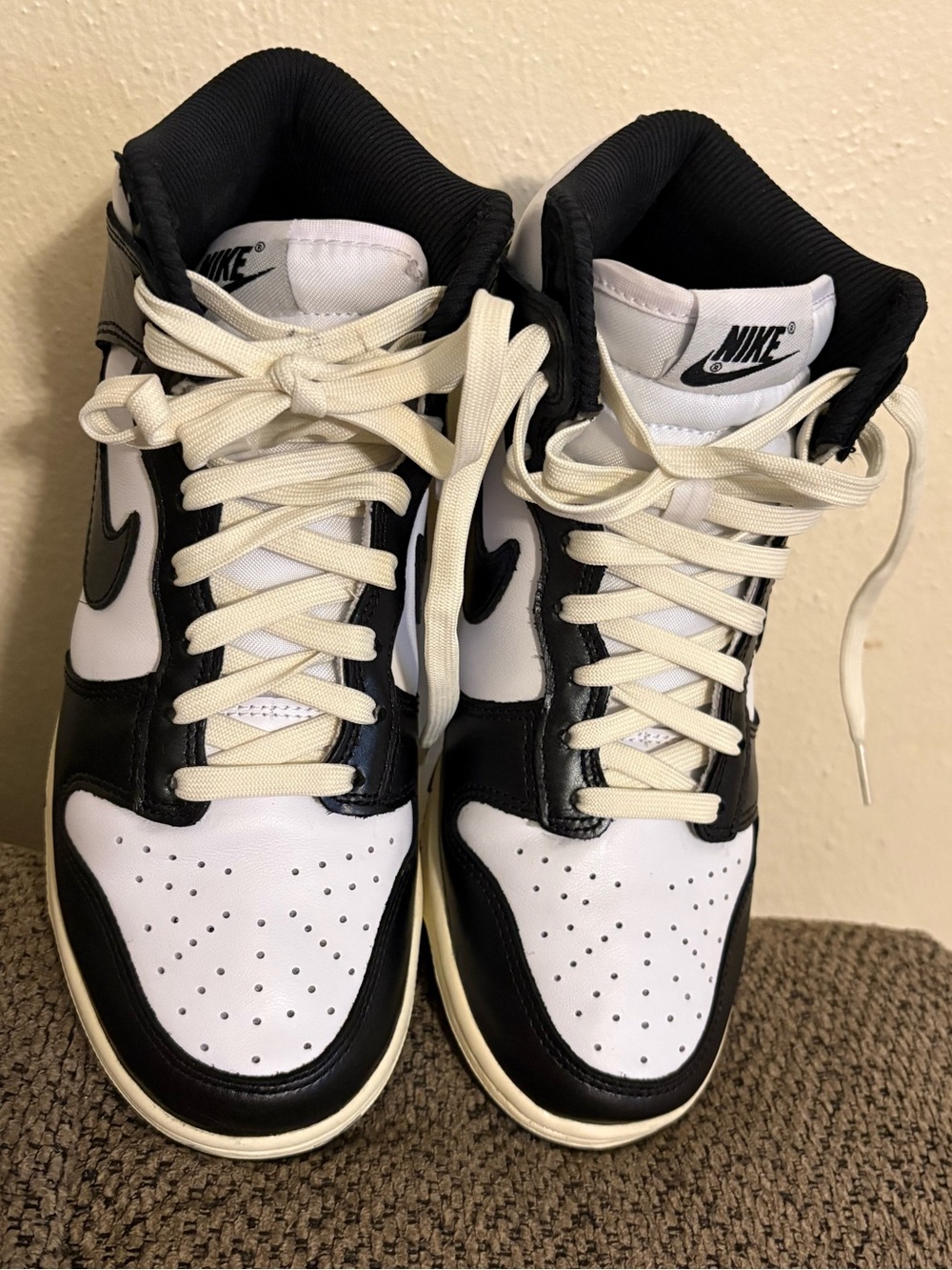 Nike Dunk High Women's Shoes White
Black Coconut Milk Sz 7 DQ8581 100